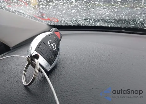 2017 Mercedes-Benz C 300 z USA, uszkodzony, nr VIN WDDWJ4JB7HF585480